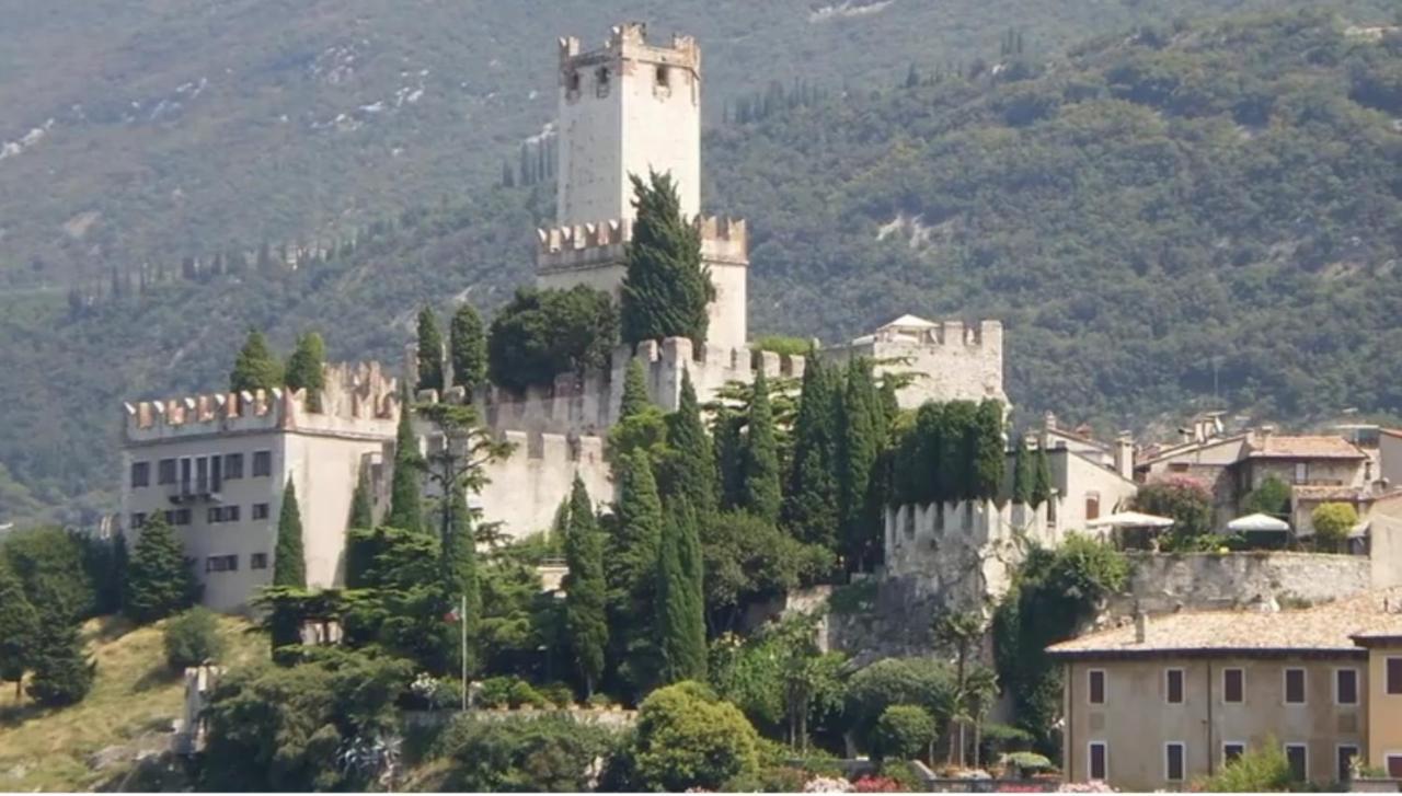Beb Da Paolo Con Vista Lago サン・ゼーノ・ディ・モンターニャ エクステリア 写真