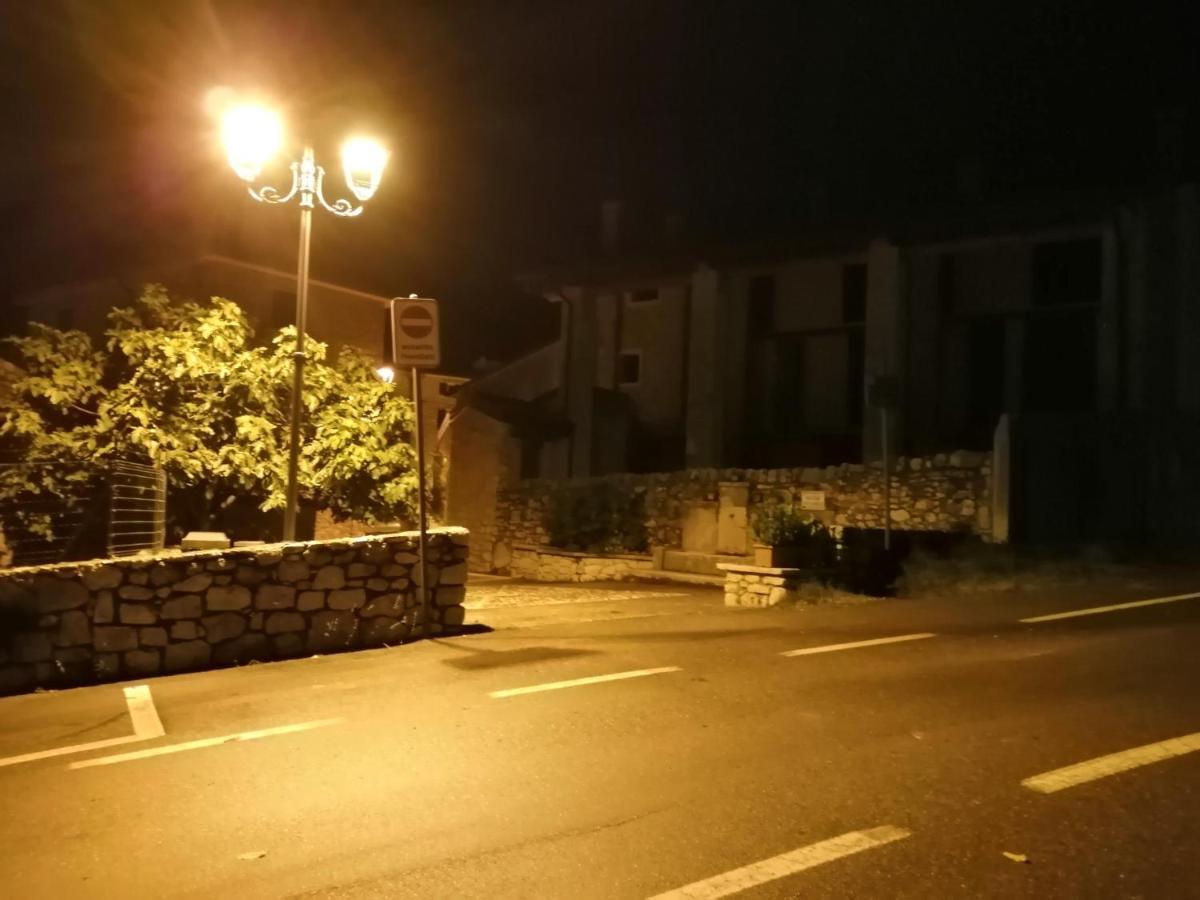 Beb Da Paolo Con Vista Lago サン・ゼーノ・ディ・モンターニャ エクステリア 写真
