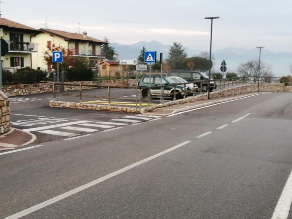 Beb Da Paolo Con Vista Lago サン・ゼーノ・ディ・モンターニャ エクステリア 写真